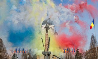 Noi imagini SPECTACULOASE de la parada de 1 Decembrie. Clujenii s-au fotografiat cu primarul Boc