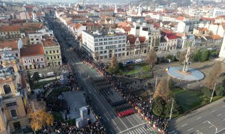 Noi imagini SPECTACULOASE de la parada de 1 Decembrie. Clujenii s-au fotografiat cu primarul Boc