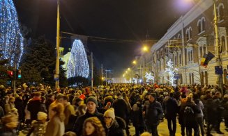 Spectacol GRANDIOS în centrul Clujului. Dronele și artificiile au colorat superb cerul