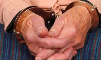 O femeie de 82 de ani a fost arestată pentru că nu a plătit o factură la gunoi. Unde s-a întâmplat asta