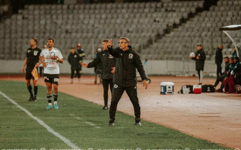 Neagoe se plânge din nou de suprafața de joc de pe Cluj Arena: "Avem un oraș de 5 stele și un gazon de -4 stele"