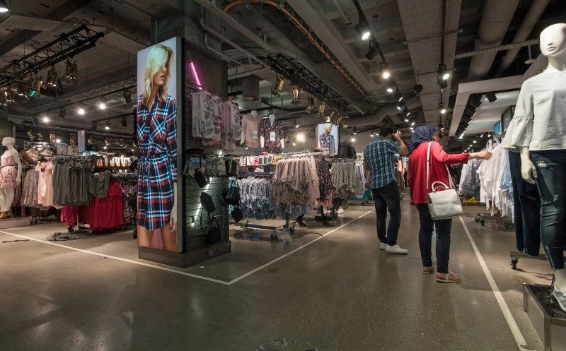 În prag de Crăciun, Primark deschide primul magazin din România. Ce prețuri au pe site?