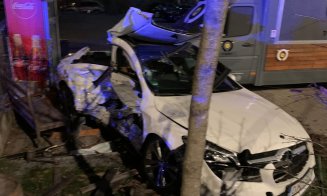 Accident GRAV pe Bună Ziua. Trei răniți, printre care și un pieton/ O femeie a rămas încarcerată