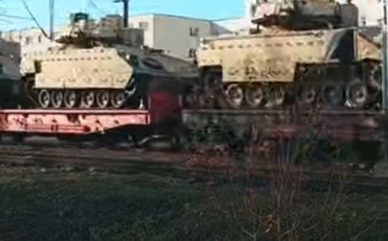 Transport de tancuri americane pe calea ferată prin Cluj