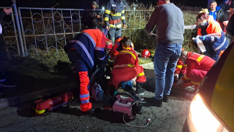 6 copii, seceraţi pe trecerea de pietoni. Șoferul, un tânăr de 19 ani fără permis şi băut, a fugit de la locul accidentului / Unul dintre copii a murit