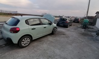 Impact violent între două mașini pe Cluj - Turda. Tânără rânită, transportată de urgență la spital