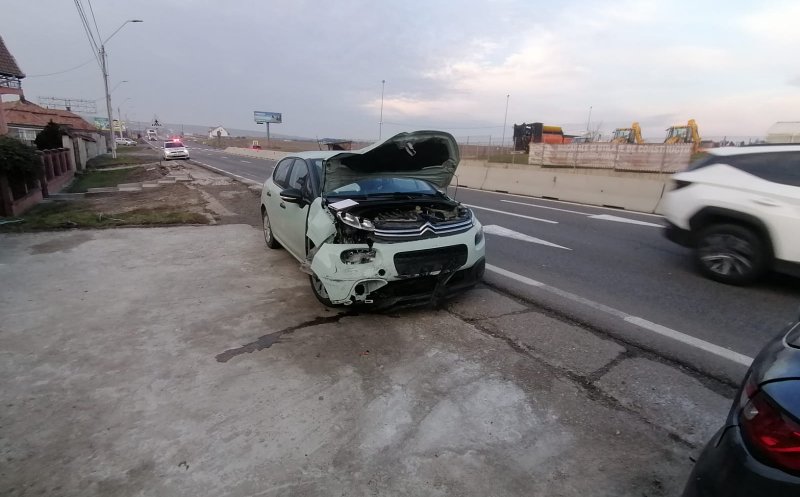 Impact violent între două mașini pe Cluj - Turda. Tânără rânită, transportată de urgență la spital