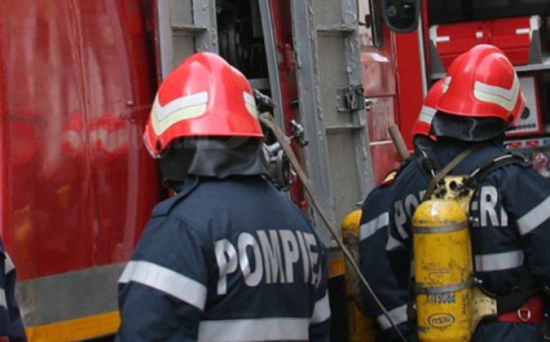 Garaj cuprins de flăcări în Florești