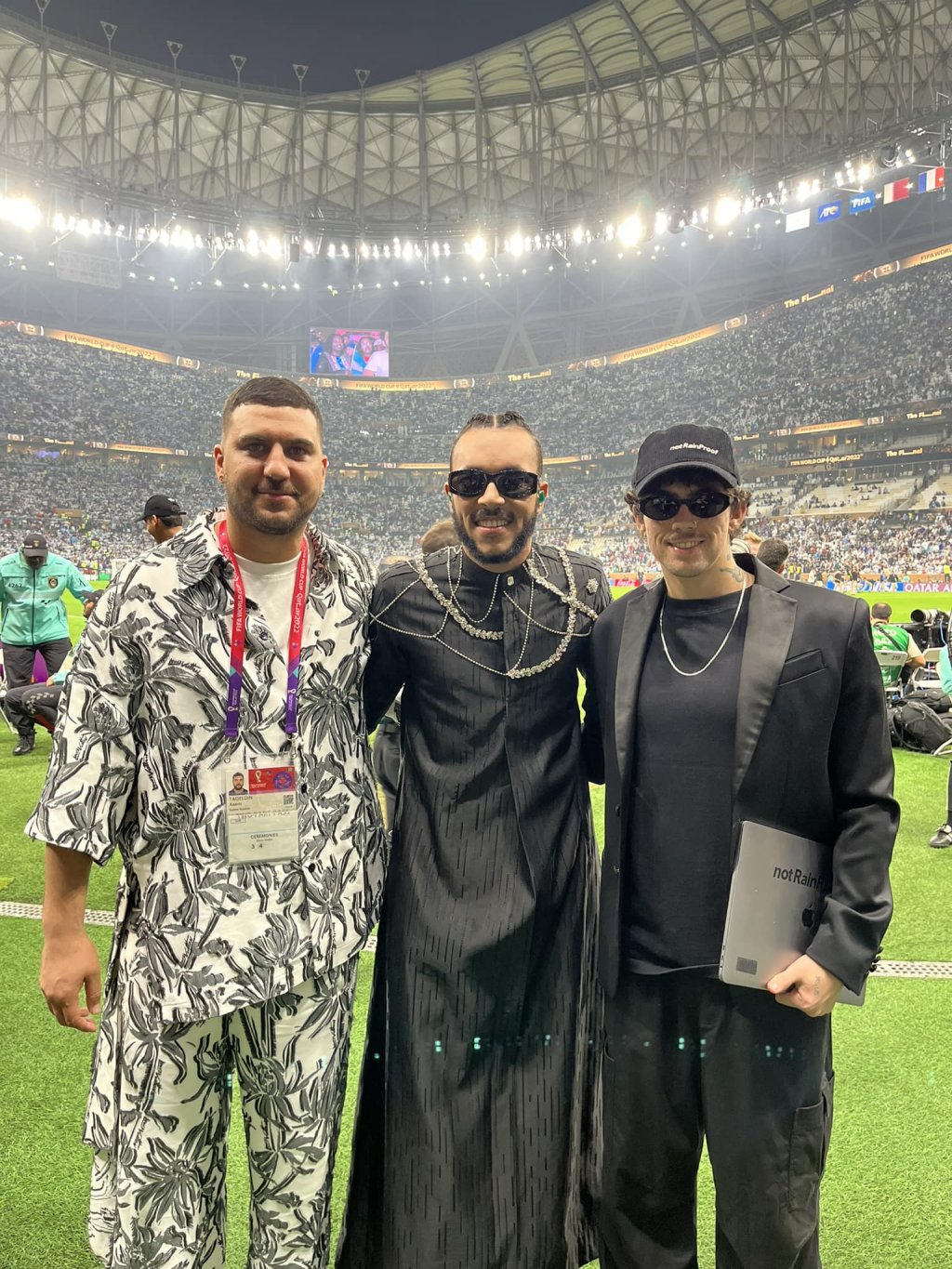 Ardeleanul de 24 de ani care compus imnul Cupei Mondiale de Fotbal din Qatar şi lucrează cu Justin Bieber
