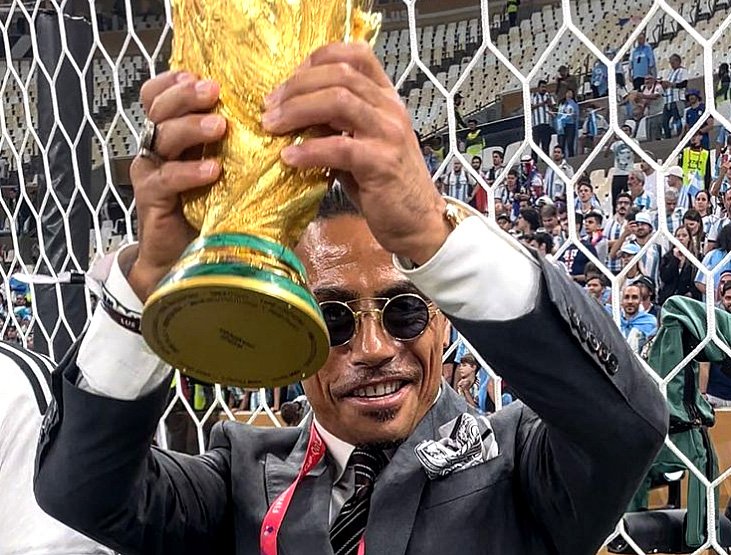 Cum şi-a făcut de cap Salt Bae printre vedetele Argentinei la Cupa Mondială şi l-a hărţuit pe Messi