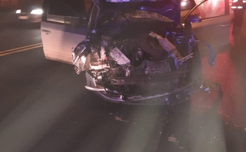 Accident Cluj: Impact între trei mașini în Dej. O tânără, transportată de urgență la spital