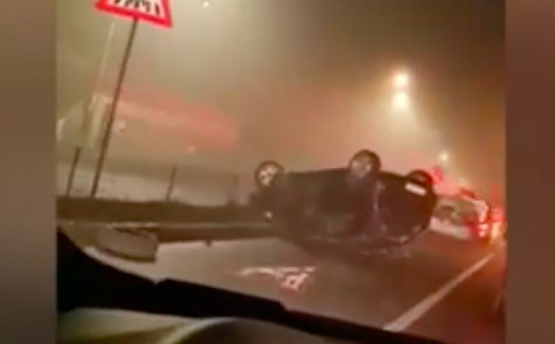 Accident la Vâlcele. Unul dintre șoferi avea viteză pe drumul umed și s-a răsturnat