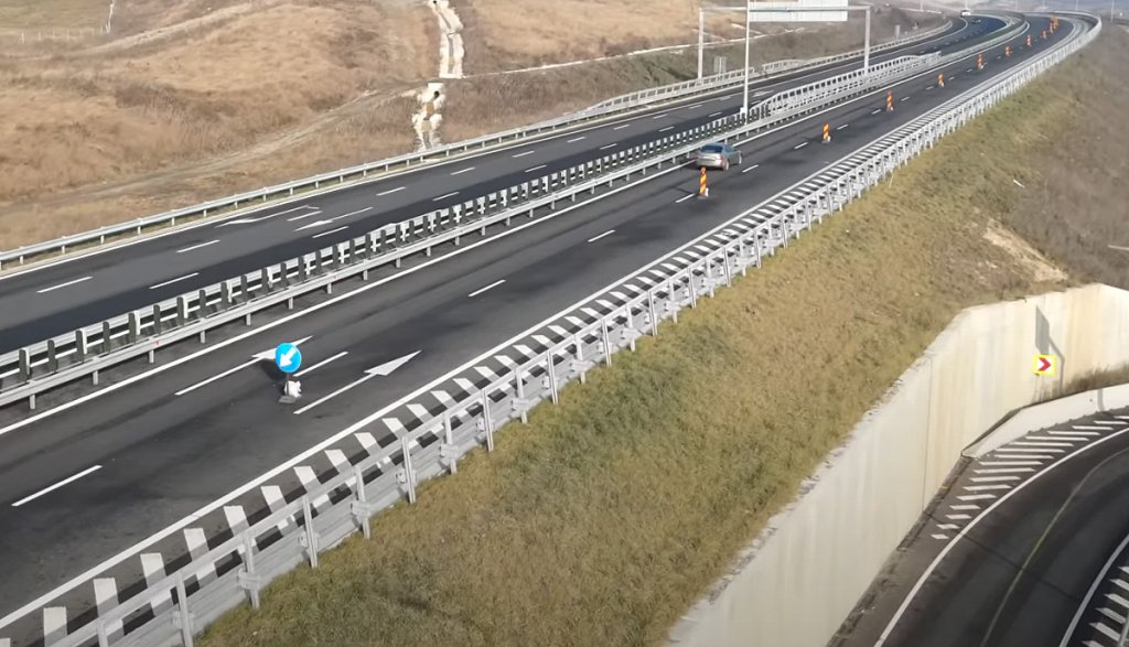 Autostrada A10 Sebeș-Turda o ia la vale! Alunecare de teren, crăpături în asfalt și restricții de trafic