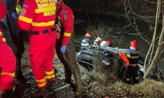 Plan roșu de intervenție după un accident cu 3 MORŢI. Un şofer de 21 de ani a intrat cu maşina într-un autocar de pe contrasens