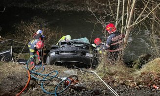 Plan roșu de intervenție după un accident cu 3 MORŢI. Un şofer de 21 de ani a intrat cu maşina într-un autocar de pe contrasens