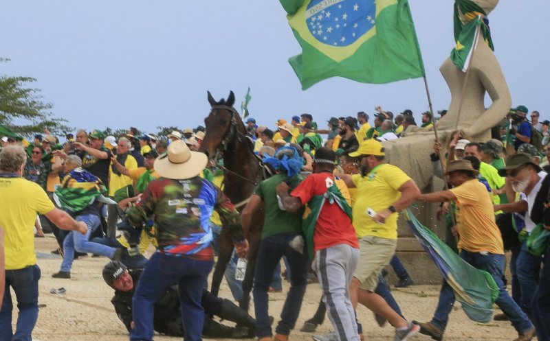 Atacul de la Capitoliu în varianta braziliană: Extremiștii pro-Bolsonaro au vandalizat Congresul, Curtea Supremă şi Palatul prezidenţial