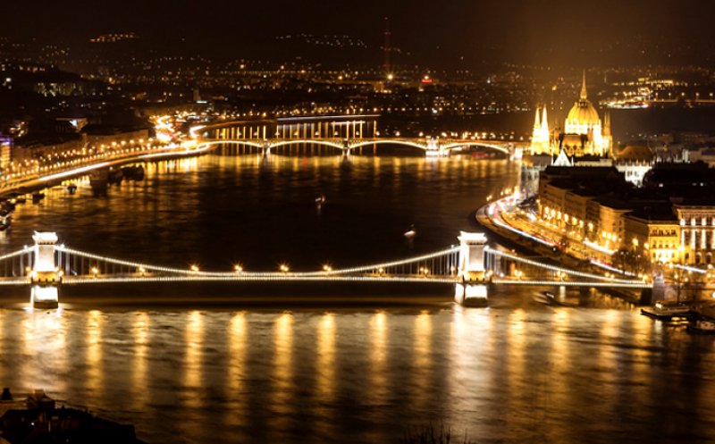 Incident șocant la Budapesta: Trei polițiști înjunghiați. Unul a murit