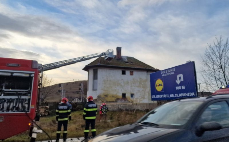 INCENDIU în Apahida. Intervin pompierii cu mai multe autospeciale