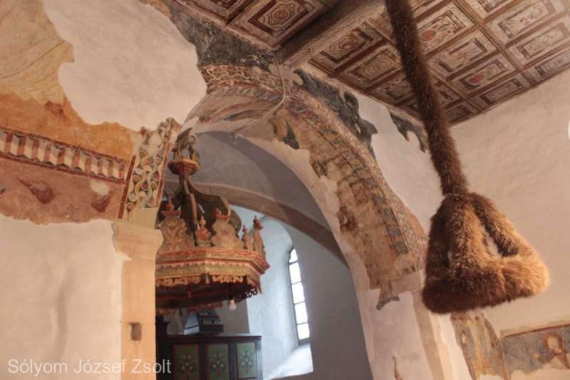 Picturi murale vechi de peste 700 de ani şi o şarpantă din lemn din 1319, descoperite într-o biserică din Cluj