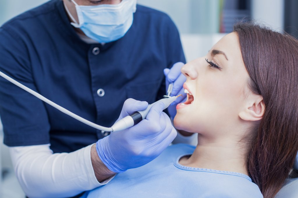 Dentiștii se dau săraci: 3 din 4 declară la ANAF mai puțin decât salariul minim pe economie. Cât câștigă în realitate