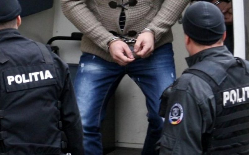 Hoț de GPS și accesorii de 8.500 euro, prins în flagrant la Cluj. Polițiștii l-au reținut pe o stradă când a încercat să vândă ce a furat