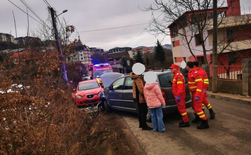 Accident în Florești. O mașină a intrat într-un cap de pod