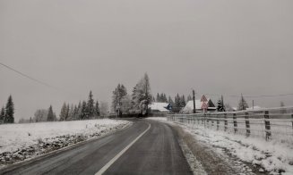 Cum se circulă pe drumurile din județul Cluj. S-a intervenit cu sute de tone de material antiderapant