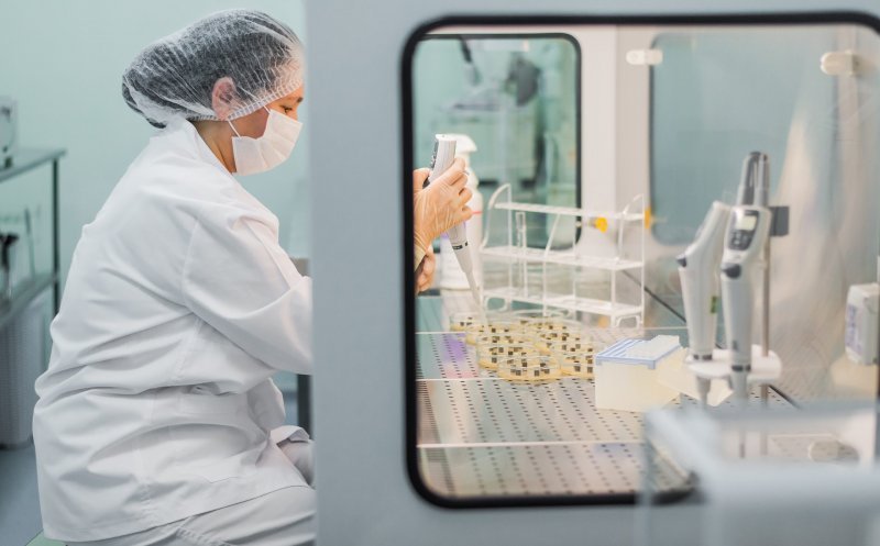 Companiile farmaceutice trag un semnal de alarmă: „Revizuirea în sus a taxei clawback ca urmare a solicitărilor Comisiei Europene va însemna un dezastru pentru pacienții români și un risc major pentru viitorul industriei farmaceutice din România.”