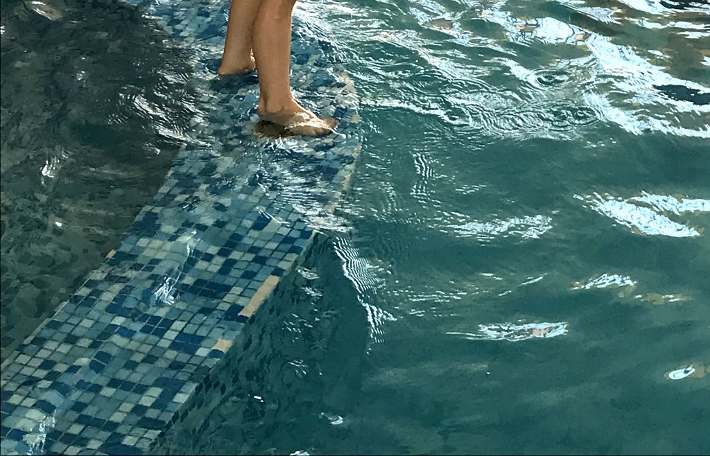 Dosar penal pentru ucidere din culpă: Copil de 3 ani ÎNECAT la piscină după ce părinţii l-au lăsat nesupravegheat