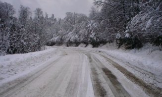 Atenție, șoferi! Mai multe drumuri din Cluj, afectate de ninsoare