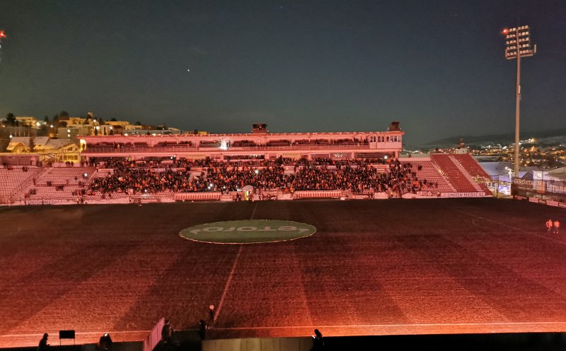 Nocturna din Gruia a căzut din nou. Startul meciului CFR - FCSB a fost amânat