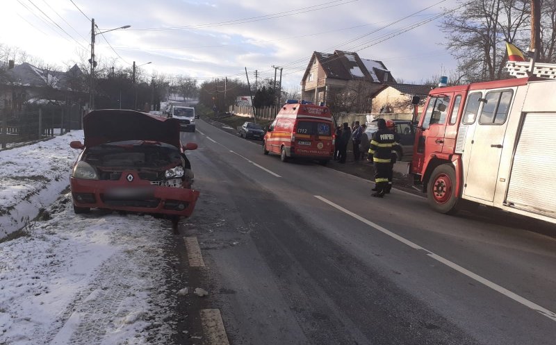 Accident pe un drum din Cluj. O femeie a fost transportată la spital