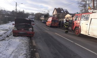 Accident pe un drum din Cluj. O femeie a fost transportată la spital
