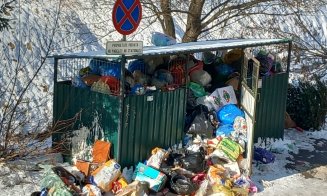 Supercom a pus mâna pe lopată, iar lopata s-a rupt în munţii de gunoaie. Au rupt şi un tomberon când l-au golit şi l-au aruncat după ghenă