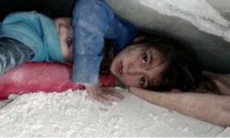 Tulburător! O fetiță și frățiorul ei, salvați în Siria, la 36 de ore după cutremur: „Scoateți-mă de aici, voi face orice pentru voi”