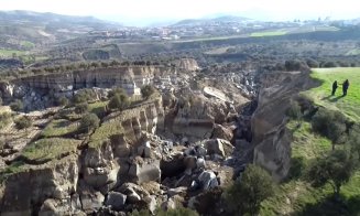 Falie uriașă după cutremurul din Turcia. Livadă de măslini transformată în canion