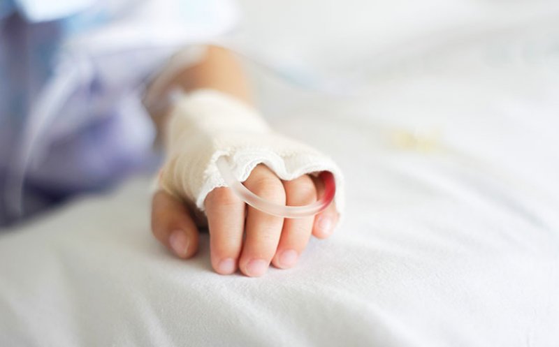 Statistică tulburătoare! La fiecare trei minute, un copil cu cancer pierde lupta cu boala