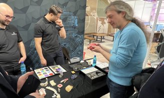 „Mâna de ajutor” pentru pacienții cu brațe amputate vine de la Cluj. UTCN creează la imprimante 3D, membre pentru oameni dar și Axul lui Thor, volane 
