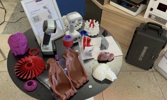 „Mâna de ajutor” pentru pacienții cu brațe amputate vine de la Cluj. UTCN creează la imprimante 3D, membre pentru oameni dar și Axul lui Thor, volane 