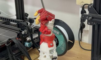 „Mâna de ajutor” pentru pacienții cu brațe amputate vine de la Cluj. UTCN creează la imprimante 3D, membre pentru oameni dar și Axul lui Thor, volane 