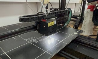 „Mâna de ajutor” pentru pacienții cu brațe amputate vine de la Cluj. UTCN creează la imprimante 3D, membre pentru oameni dar și Axul lui Thor, volane 