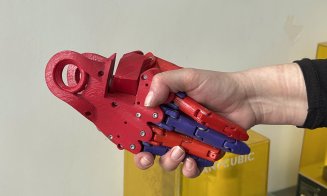 „Mâna de ajutor” pentru pacienții cu brațe amputate vine de la Cluj. UTCN creează la imprimante 3D, membre pentru oameni dar și Axul lui Thor, volane 