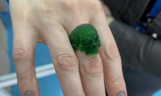 „Mâna de ajutor” pentru pacienții cu brațe amputate vine de la Cluj. UTCN creează la imprimante 3D, membre pentru oameni dar și Axul lui Thor, volane 