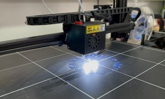 „Mâna de ajutor” pentru pacienții cu brațe amputate vine de la Cluj. UTCN creează la imprimante 3D, membre pentru oameni dar și Axul lui Thor, volane 