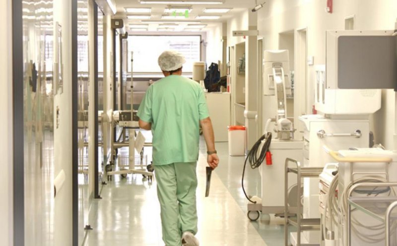 Medic din Iaşi, reţinut în dosarul stimulatoarelor cardiace luate de la cadavre. Ar fi vorba de 238 de dispozitive