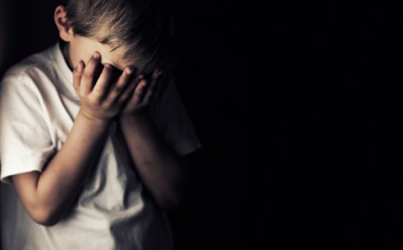 INCREDIBIL! Doi copii, agresați sexual și violați de un călugăr și un alt bărbat