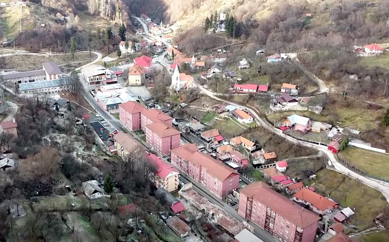 Peste 500 de oameni din 11 blocuri afectate de cutremur trebuie EVACUAŢI. Refuzul se face pe proprie răspundere