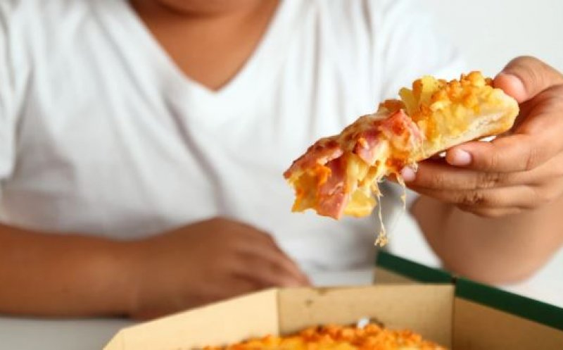 Studiu: 1 din 5 copii, la risc de tulburare de alimentație: bulimie, anorexie sau mâncat excesiv