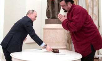 Putin, l-a decorat pe uriaşul său "prieten", Steven Seagal, prin decret prezidenţial