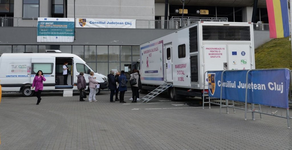 Cine se poate programa pentru o mamografie GRATUITĂ sau testare pentru cancerul de col uterin la caravana de la Cluj Arena